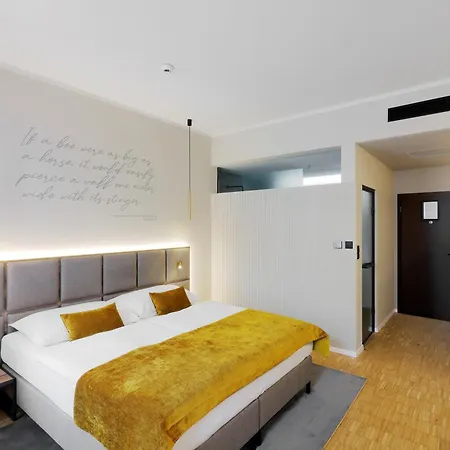 Prokop Square 4*