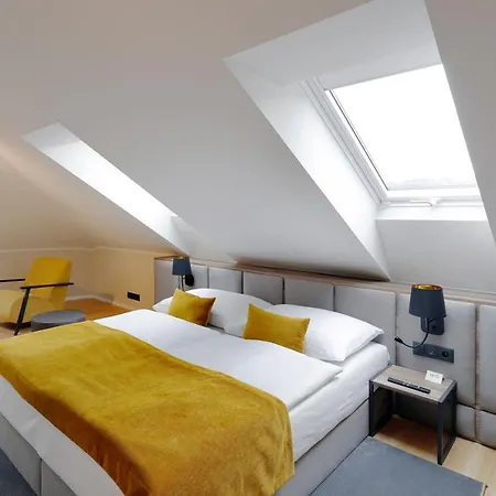 Ξενοδοχείο Prokop Square 4*