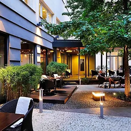فندق Prokop Square 4*