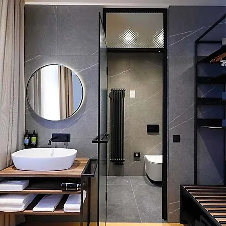 Prokop Square 4*