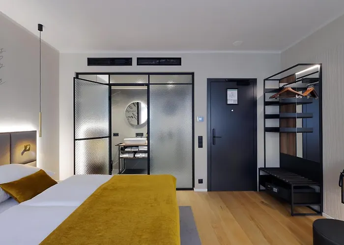 Prokop Square 4*